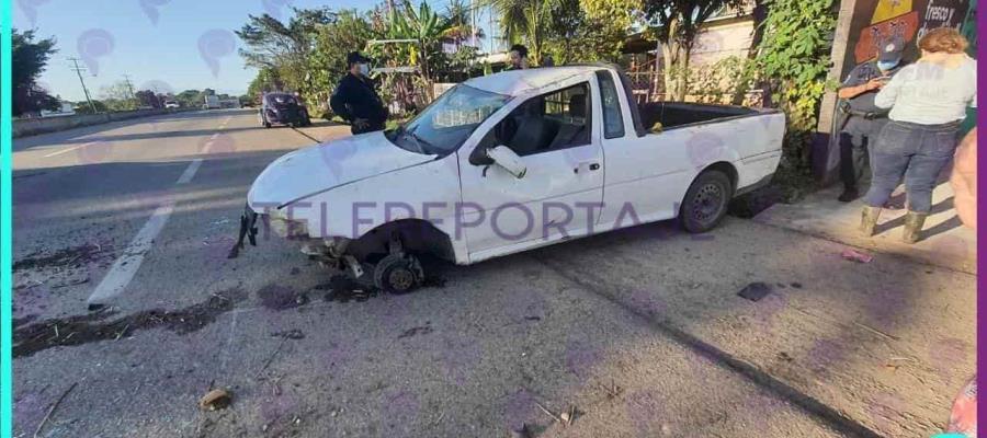 Vuelca camioneta en la Villahermosa-Teapa; deja solo daños materiales Vuelca camioneta en la Villahermosa-Teapa; deja solo daños materiales