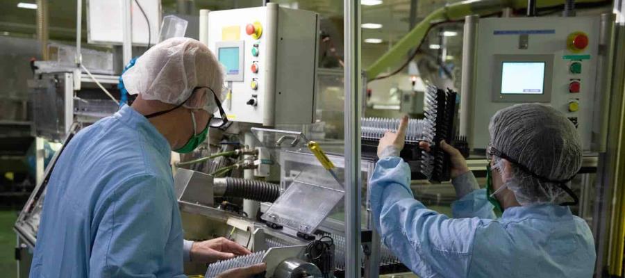 España arranca vacunación de mayores de 80 años: Peláez España arranca vacunación de mayores de 80 años: Peláez