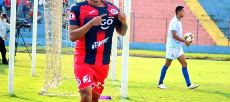 Revelan que ‘Gullit’ Peña gana más de 120 mil pesos al mes como fichaje estelar del FAS de El Salvador