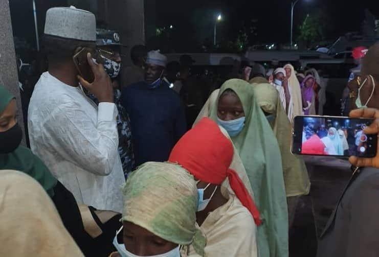 Liberan a 279 niñas secuestradas en escuela de Nigeria