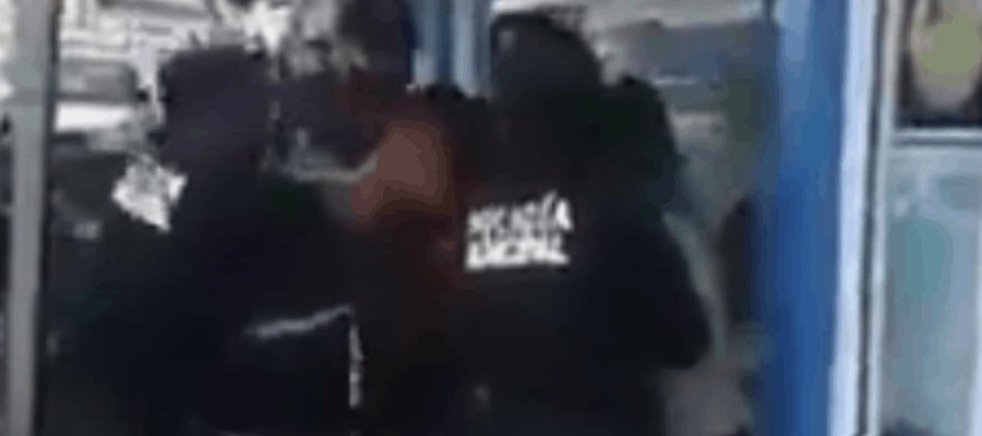 En Oaxaca, destituyen a policías que agredieron a pareja por no usar cubrebocas