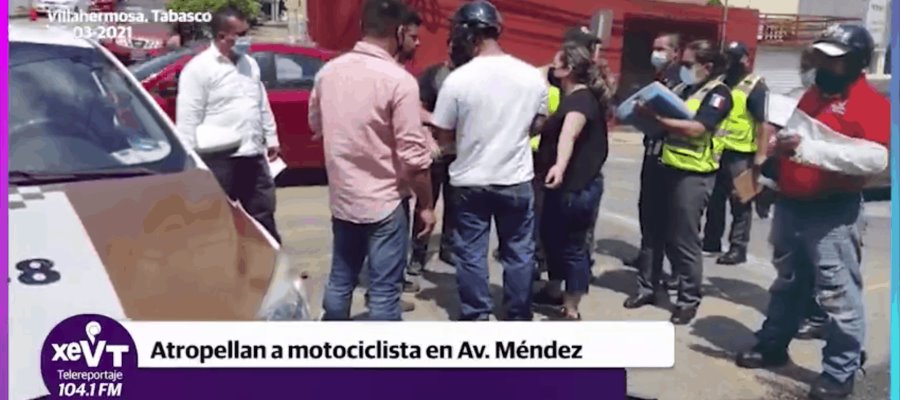 Chocan taxi y motociclista en avenida Méndez… hay un lesionado Chocan taxi y motociclista en avenida Méndez… hay un lesionado