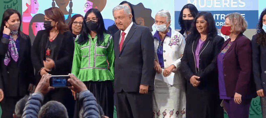 Mujeres participan como nunca en la política en México afirma López Obrador