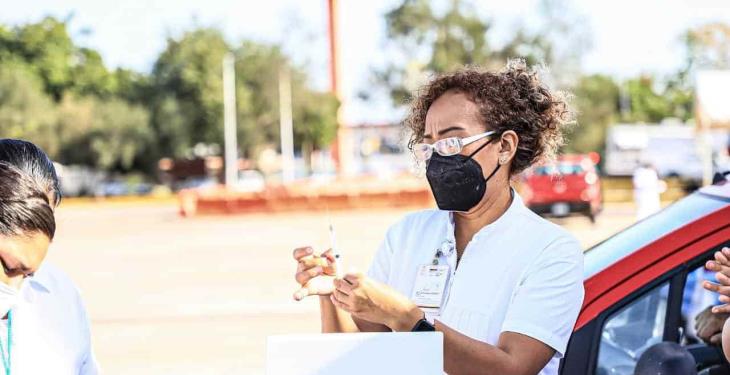 Inicia vacunación de adultos mayores contra el Covid-19 en Centro