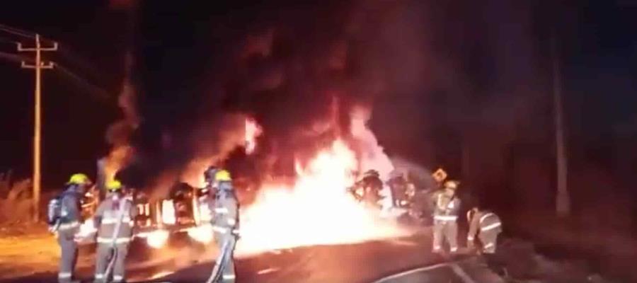 Al menos 12 muertos deja choque de autobús de pasajeros y pipa en Nuevo León