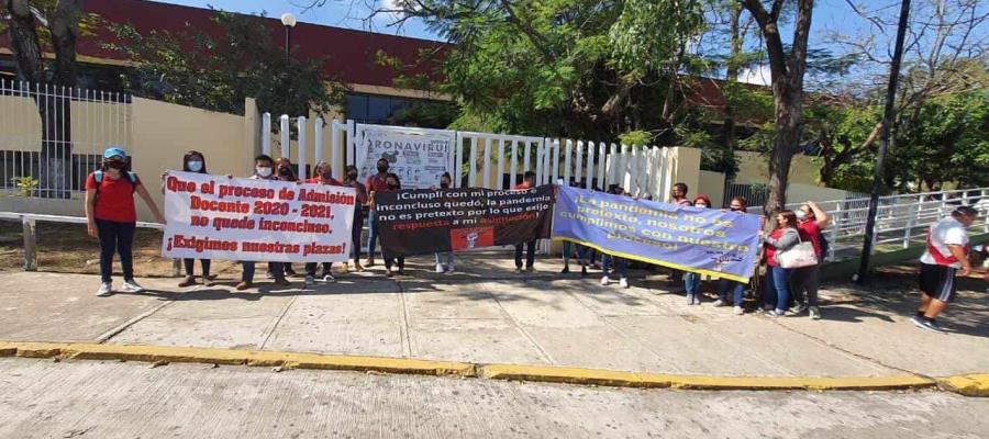 Profesores de nivel básico exigen asignación de plazas; desde el año pasado se encuentran sin laborar