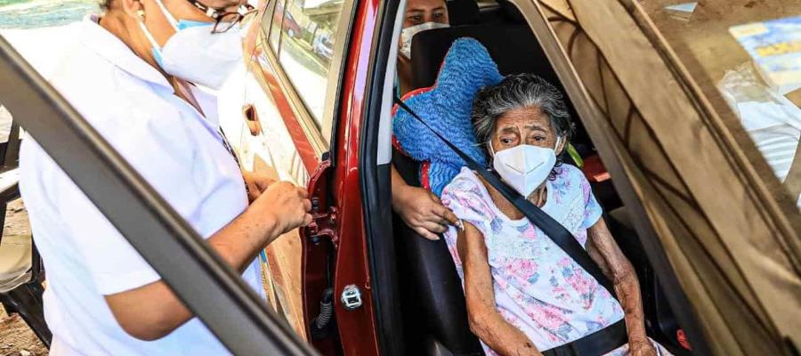 Segunda dosis a adultos mayores de Cunduacán se aplicará a tiempo dice Adán Augusto