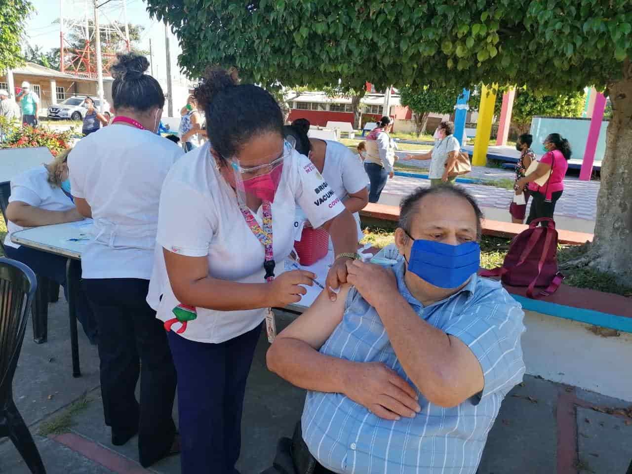 Paraíso se convierte en el primer municipio del país en rebasar la meta de vacunación en adultos mayores