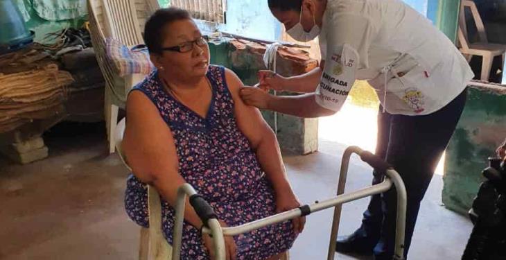 Paraíso se convierte en el primer municipio del país en rebasar la meta de vacunación en adultos mayores