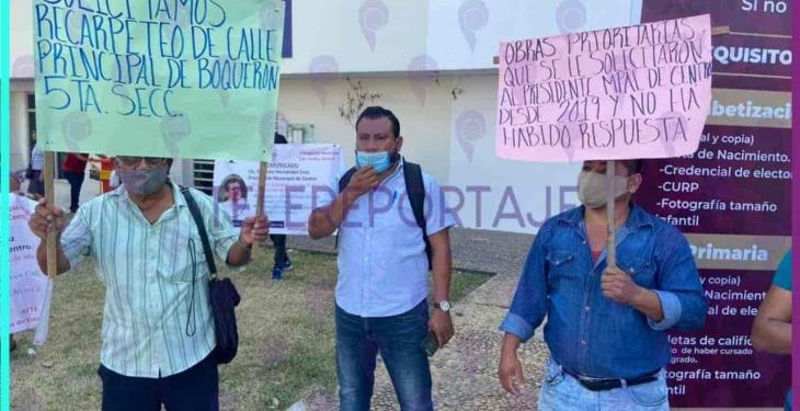 Se inconforman diversos grupos en Plaza de Armas