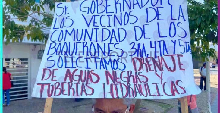 Se inconforman diversos grupos en Plaza de Armas