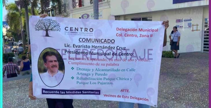 Se inconforman diversos grupos en Plaza de Armas