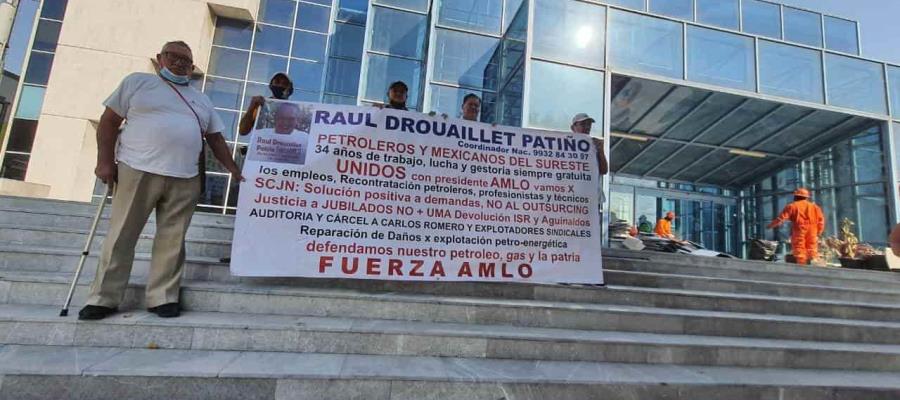 Expetroleros tabasqueños piden al Presidente se investigue a Romero Deschamps tras su renuncia