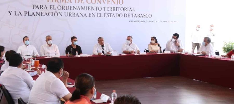 Acusa gobernador que con la “mayor de las impunidades” construyen un hotel en la costa de Paraíso