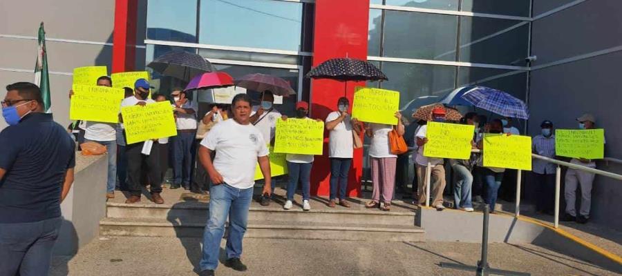 Derechohabientes de Infonavit toman por segundo día oficinas; exigen solución a deudas