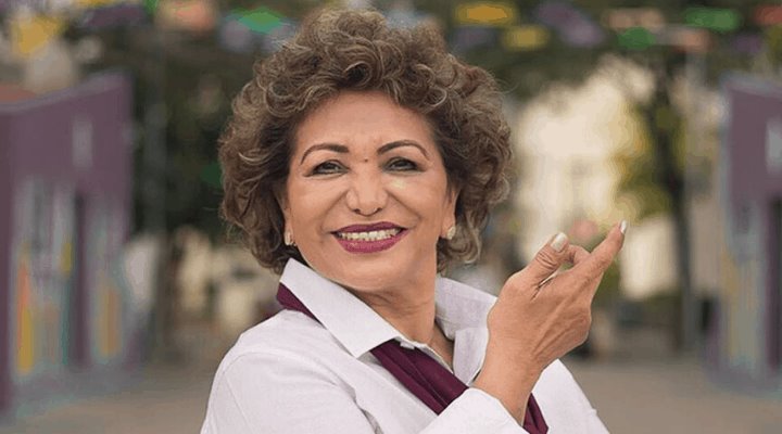 Confirma alcaldesa de Acapulco que va por la reelección mientras visita un centro de vacunación 