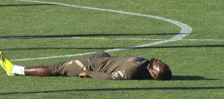 Moussa Dembélé se desmaya en plena práctica del ‘Atleti’