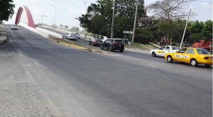 Denuncian vecinos riesgos por falta de reductores en periférico de Villahermosa Denuncian vecinos riesgos por falta de reductores en periférico de Villahermosa