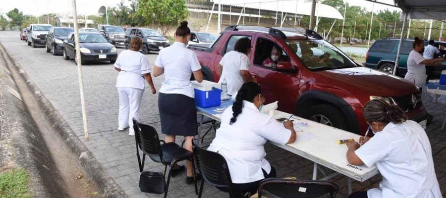Espera gobierno reanudar vacunación de adultos mayores en Centro... durante días santos