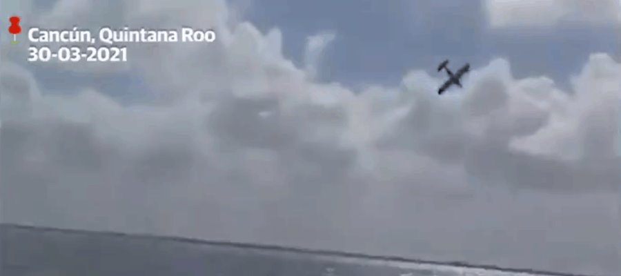 Se desploma avioneta en zona hotelera de Cancún Se desploma avioneta en zona hotelera de Cancún