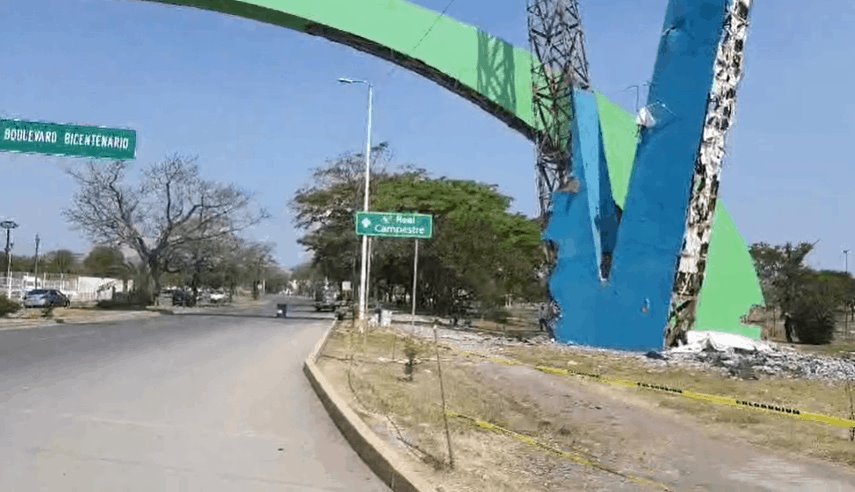 Inicia remoción de arcos de zona del Parque Tabasco