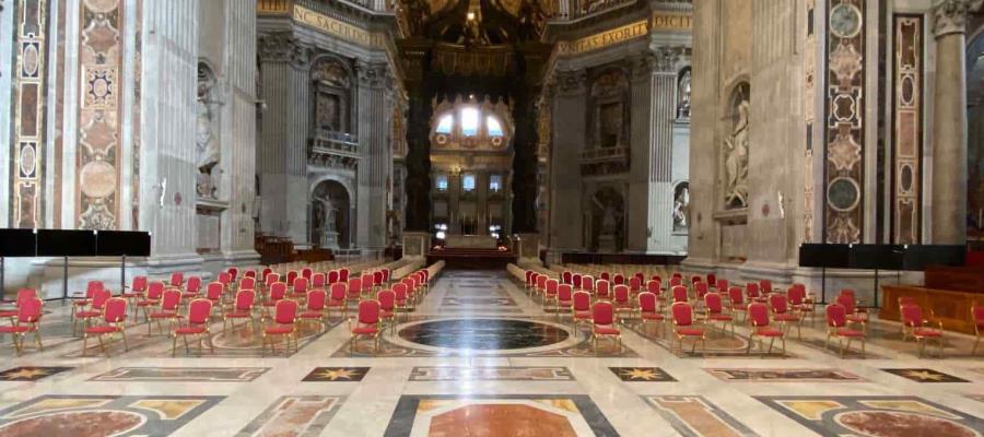 Mujeres piden al Vaticano revertir prohibición de bendiciones a parejas gays