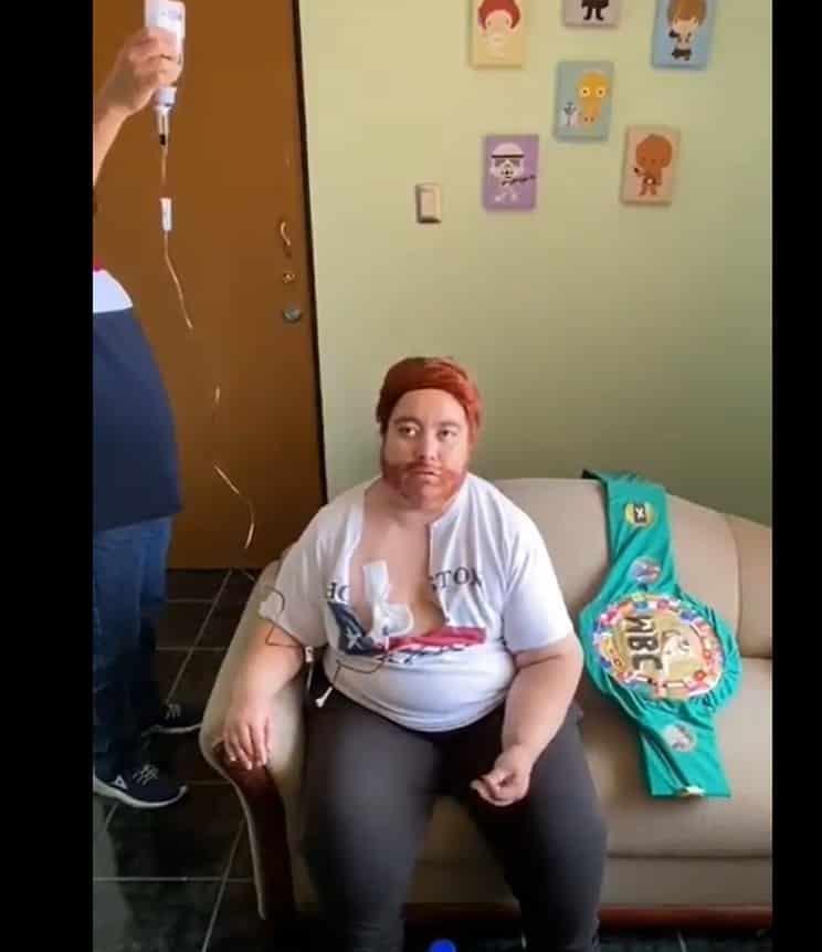 Canelo es reconocido en redes apoyar a aficionada con trasplante