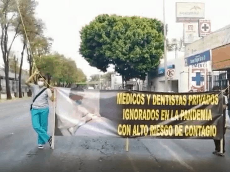 Asociaciones piden a AMLO vacunar contra COVID-19 a personal médico privado