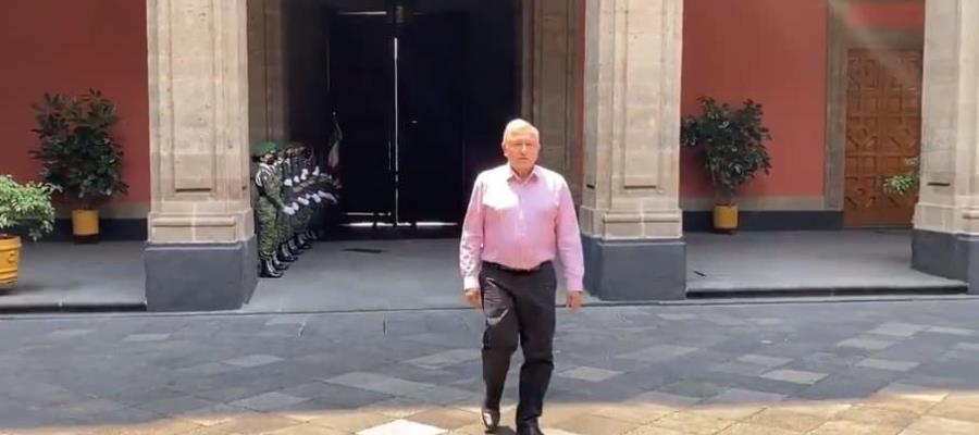 Regresa AMLO a Palacio Nacional tras gira por Puebla
