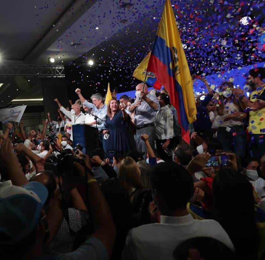 Guillermo Lasso gana comicios presidenciales en Ecuador