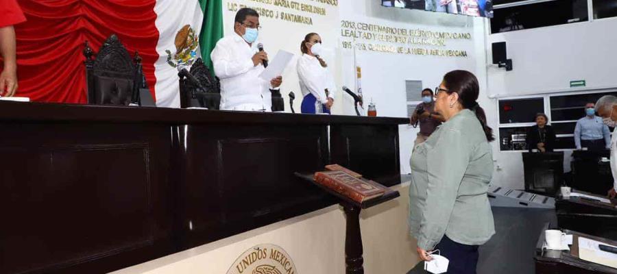 Toma protesta Clara del Rocío Pérez de la Cruz, como diputada suplente de Beatriz Milland Toma protesta Clara del Rocío Pérez de la Cruz, como diputada suplente de Beatriz Milland