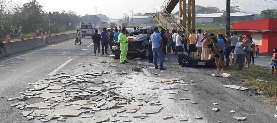 Vuelca camioneta en la Villahermosa-Macuspana