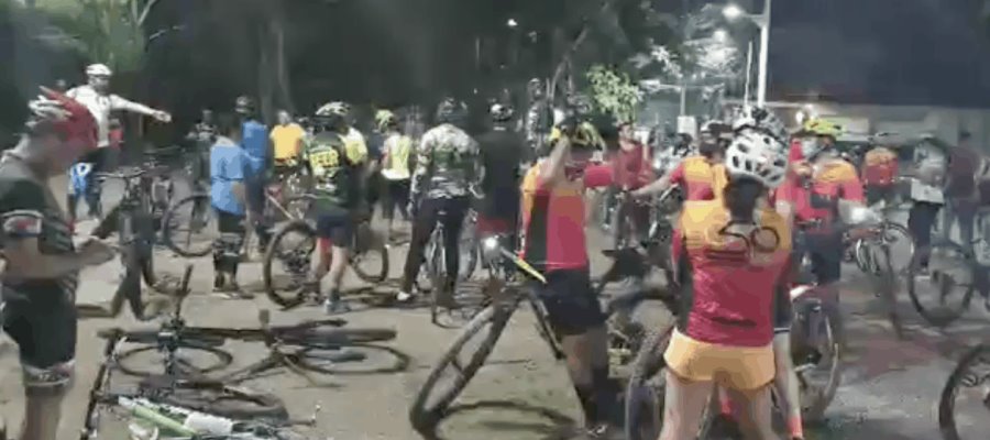 Insisten ciclistas en ciclovía; transportistas los que menos respetan, denuncian