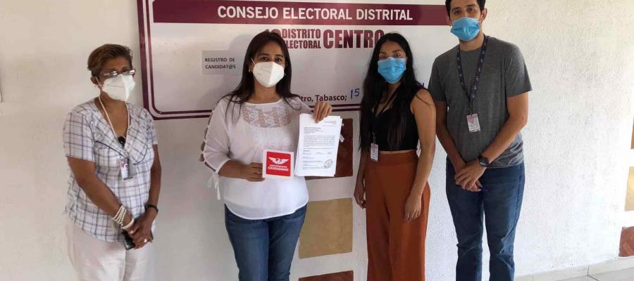 La ex edil de Centro, Casilda Ruíz, va por una diputación local de mayoría relativa pero también por una pluri de MC La ex edil de Centro, Casilda Ruíz, va por una diputación local de mayoría relativa pero también por una pluri de MC