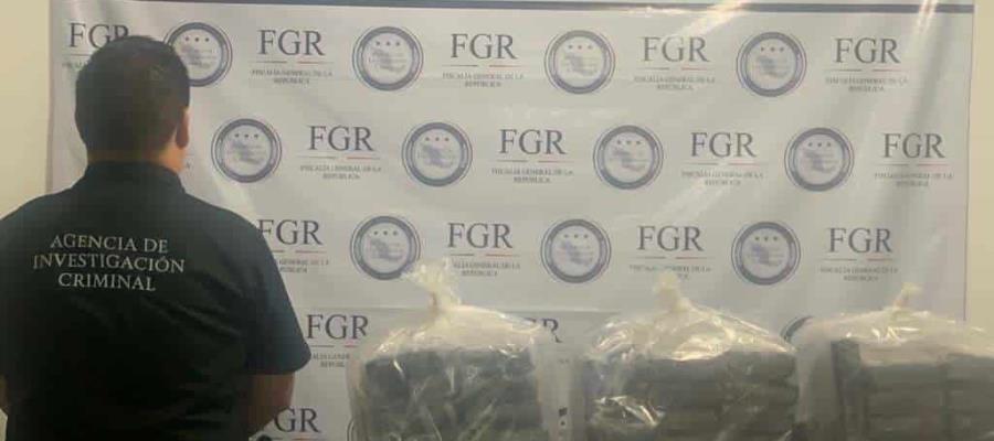 Asegura FGR embarcación pesquera abandonada con 75 paquetes de cocaína en Dos Bocas Asegura FGR embarcación pesquera abandonada con 75 paquetes de cocaína en Dos Bocas