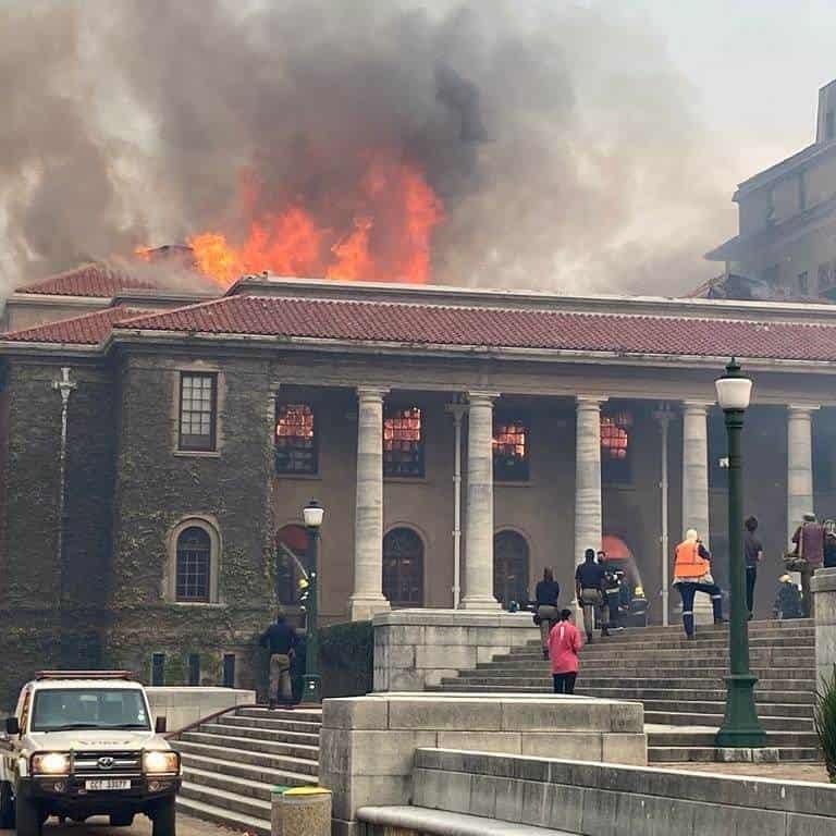 Incendio destruye manuscritos antiguos de la histórica biblioteca Jagger de Ciudad del Cabo