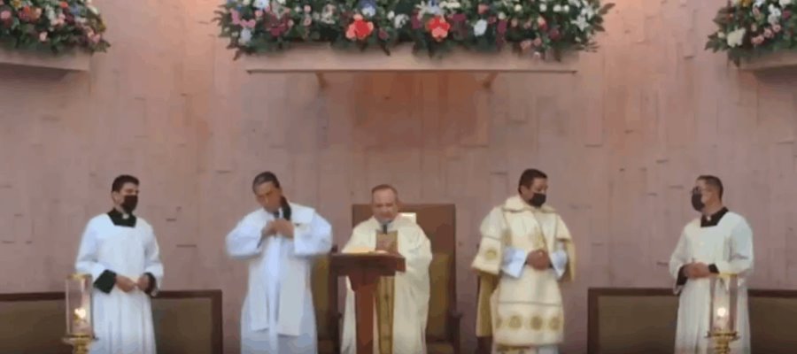 José Guerrero Macías, Obispo de Mexicali, en plena misa promueve el voto a favor del PES José Guerrero Macías, Obispo de Mexicali, en plena misa promueve el voto a favor del PES