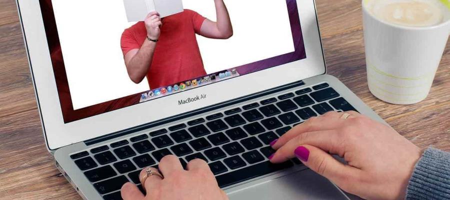 Maestra de inglés de la preparatoria 5 de la UAEMex es agredida durante clase en línea Maestra de inglés de la preparatoria 5 de la UAEMex es agredida durante clase en línea