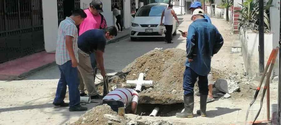 Reparan “mega hueco” en calle que lleva al Centro Histórico de Tapijulapa que afectaba a turistas
