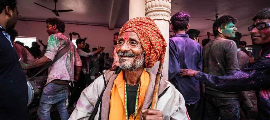 Relajamiento de medidas y sobrepoblación en India, causantes del aumento de casos de COVID-19: expertos