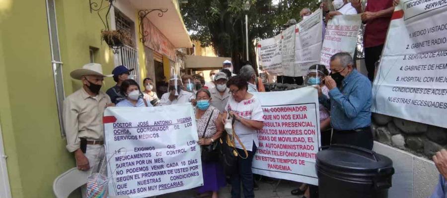Jubilados de la banca rural denuncian deficiencias en su atención médica