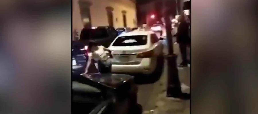 Camioneta atropella a jóvenes afuera de un bar, en San Luis Potosí