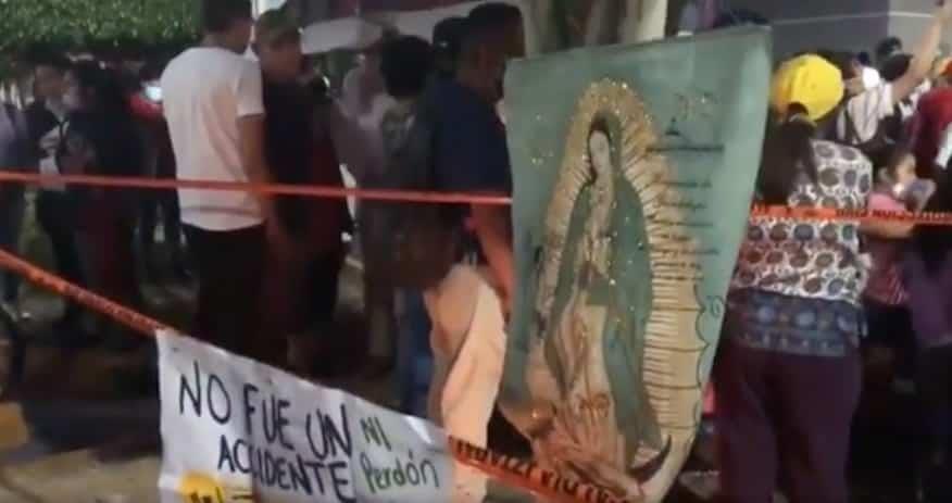 Vecinos de tramo colapsado de la Línea 12 colocan altar en memoria de los fallecidos en accidente Vecinos de tramo colapsado de la Línea 12 colocan altar en memoria de los fallecidos en accidente