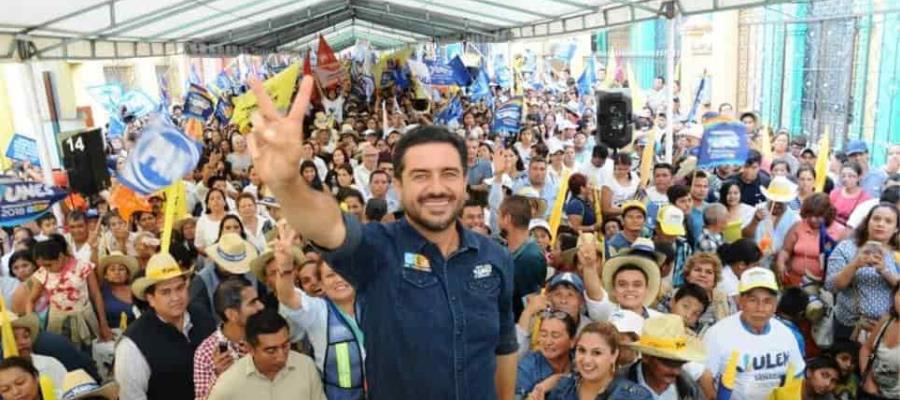 Diputado federal de Morena denuncia a Miguel Ángel Yunes ante la FGR, por lavado de dinero y crimen organizado Diputado federal de Morena denuncia a Miguel Ángel Yunes ante la FGR, por lavado de dinero y crimen organizado