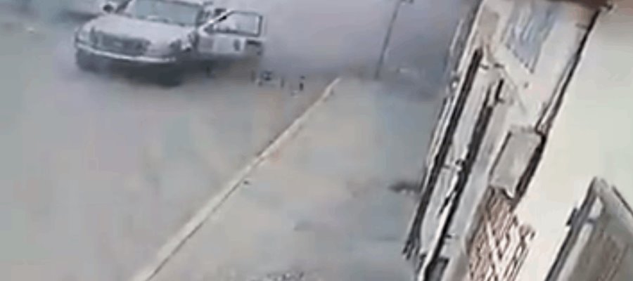 En Oaxaca, explota camioneta que llevaba pirotecnia a un acto de campaña 