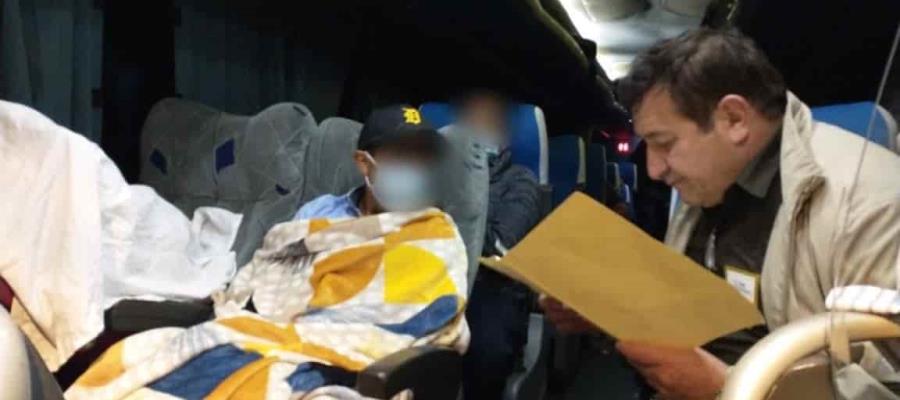 Detienen a dos sujetos que trasladaban a 31 migrantes en un autobús de pasajeros en Hidalgo Detienen a dos sujetos que trasladaban a 31 migrantes en un autobús de pasajeros en Hidalgo