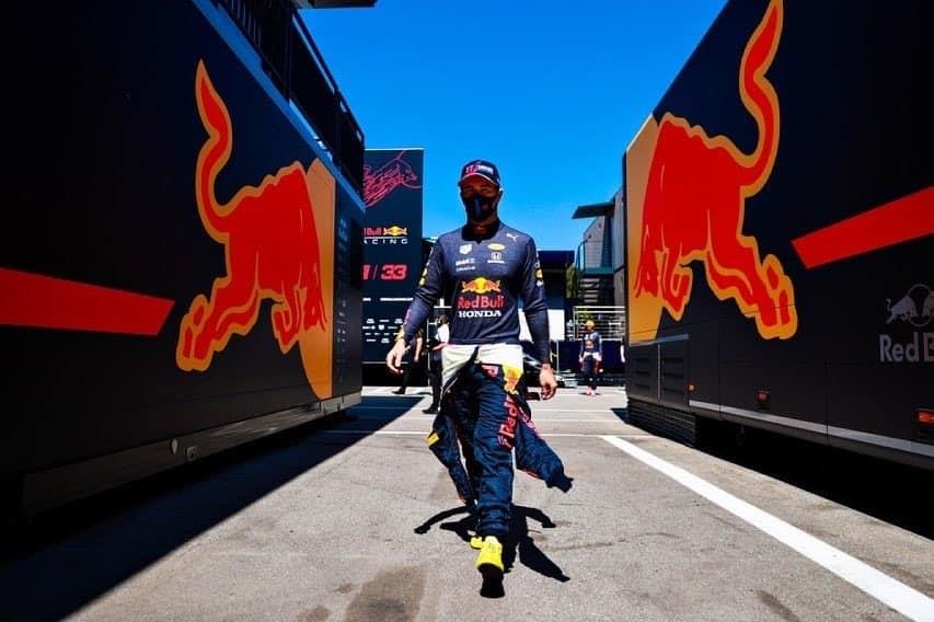 Pese a lesión en el hombro, “Checo” Pérez se ubica entre los 10 mejores para el GP de España