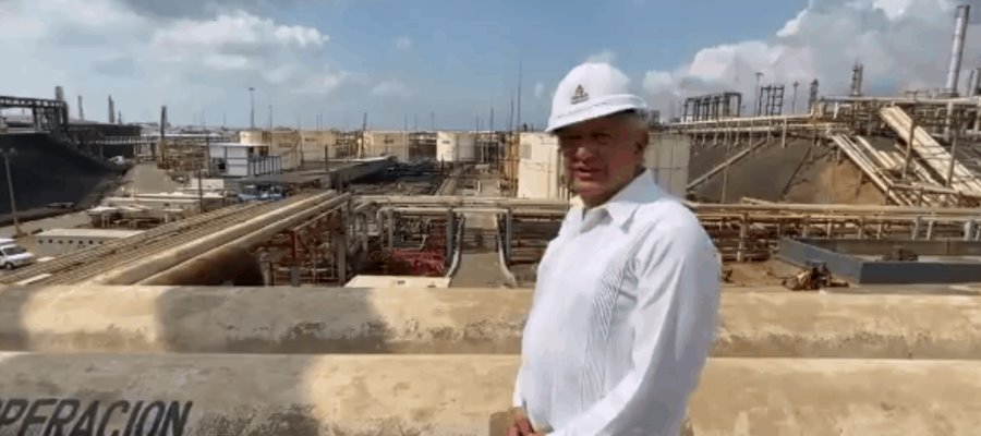 Anuncia AMLO que refinería de Minatitlán ha vuelto a producir gasolina, a un mes del incendio que sufrieron sus instalaciones 