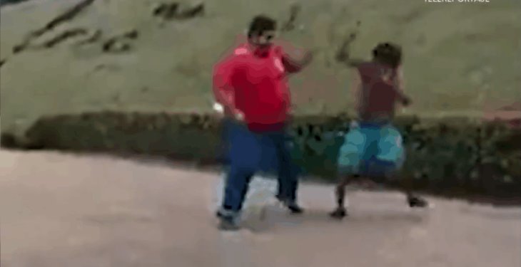 Otra de transportistas públicos… ahora captan en video pelea entre auxiliar de combi y un checador de ruta en el Tomás Garrido