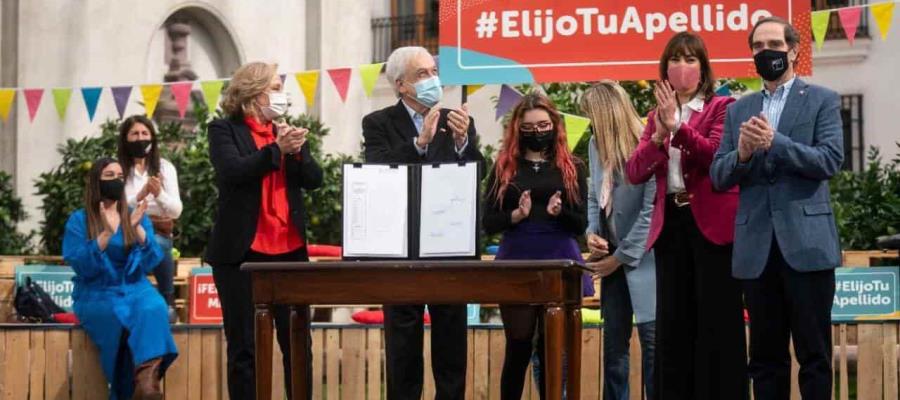 Promulgan ley en Chile, que permite cambiar el orden de los apellidos Promulgan ley en Chile, que permite cambiar el orden de los apellidos